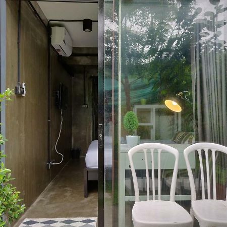 The Hog Hotell Bangkok Exteriör bild